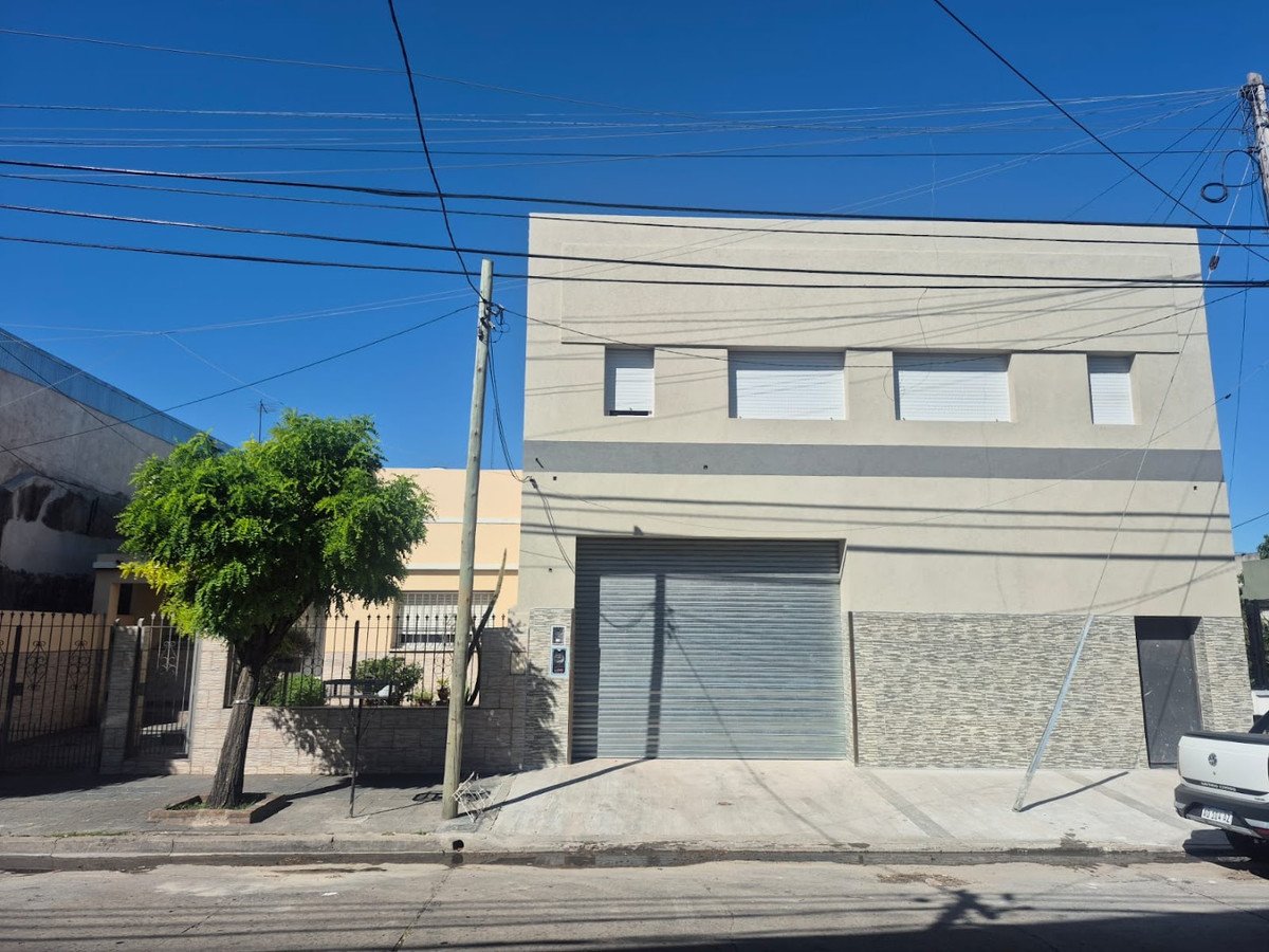 Frente del galpón de Autos Buenos Aires en Necochea 3550, Loma del Mirador